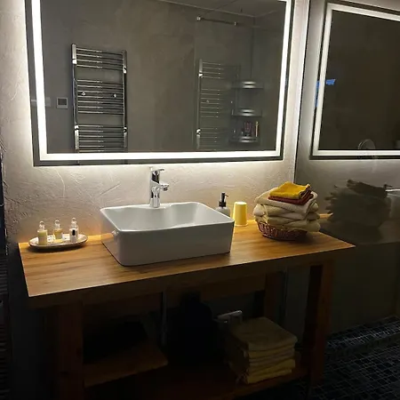 Cozy Getaway With In Nature