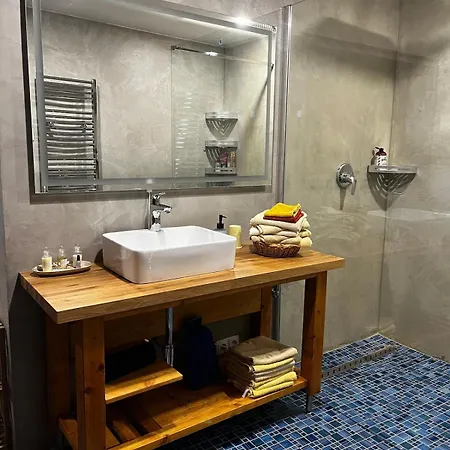 Cozy Getaway With In Nature