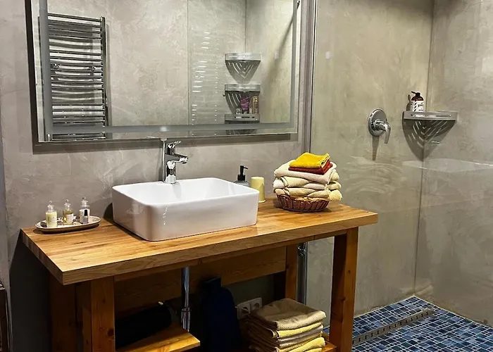 Cozy Getaway With In Nature